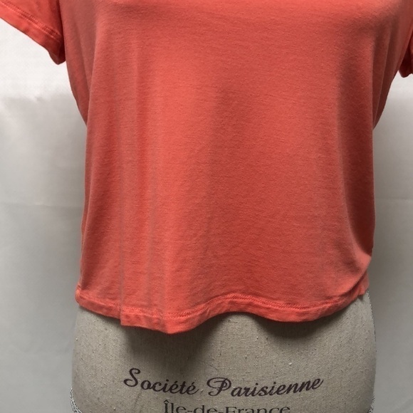 Aritzia Babaton Tee - Picture 3 of 11
